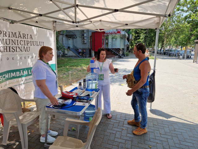 Cetățenii orașului și oaspeții capitalei sunt îndemnați să se protejeze de efectele caniculei. Recomandările șefului adjunct al DGAMS, Vladimir Bolocan